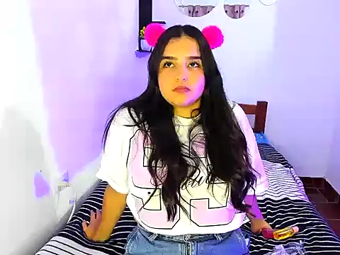 Snapshot of Babyhoney18 chatting on November 2025 12:59:02 AM Babyhoney18 online show from November 2025 12:59:02 AM