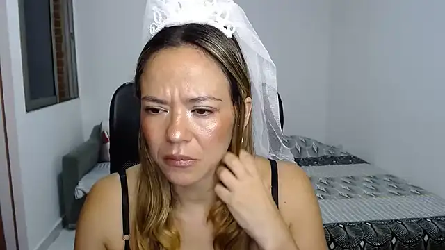 Annie Cervantez online show from May 2026 03:47:02 AM