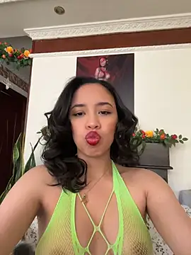 Snapshot of Esmerald_1111 chatting on June 2026 01:05:02 PM Esmerald 1111 online show from June 2026 01:05:02 PM