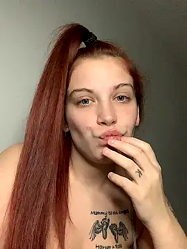 Snapshot of Curvy-little-red chatting on November 2025 11:26:02 PM Curvy-little-red online show from November 2025 11:26:02 PM