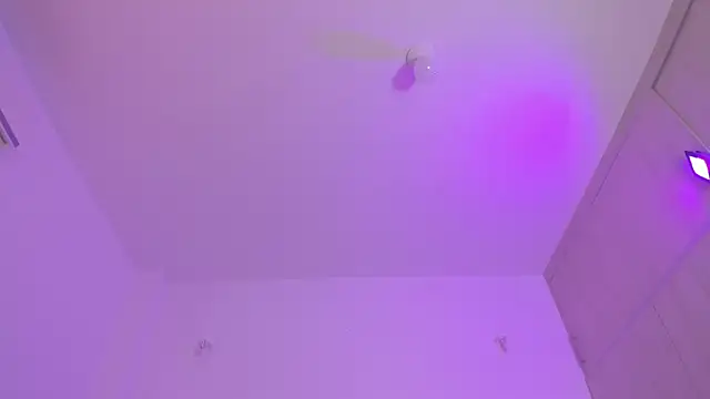 Snapshot of TINY_PEACH chatting on November 2025 11:33:01 AM TINY PEACH online show from November 2025 11:33:01 AM