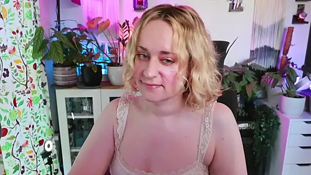 Snapshot of xzoeyryanx chatting on June 2026 04:30:01 PM xzoeyryanx online show from June 2026 04:30:01 PM