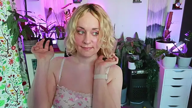 Snapshot of xzoeyryanx chatting on May 2026 05:22:01 PM xzoeyryanx online show from May 2026 05:22:01 PM