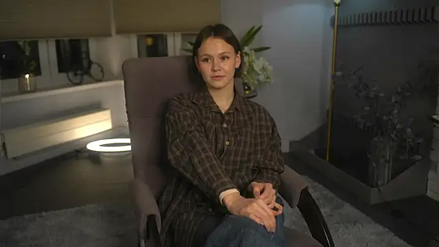 DeliaBernon online show from November 2025 01:14:02 PM