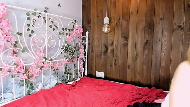 Snapshot of KristleKirst chatting on December 2025 08:17:01 AM KristleKirst online show from December 2025 08:17:01 AM