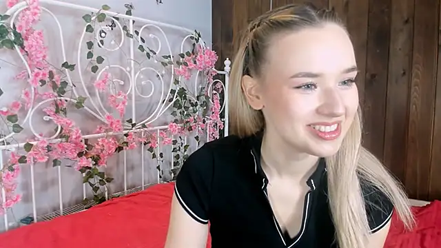 Snapshot of KristleKirst chatting on November 2025 08:25:02 AM KristleKirst online show from November 2025 08:25:02 AM