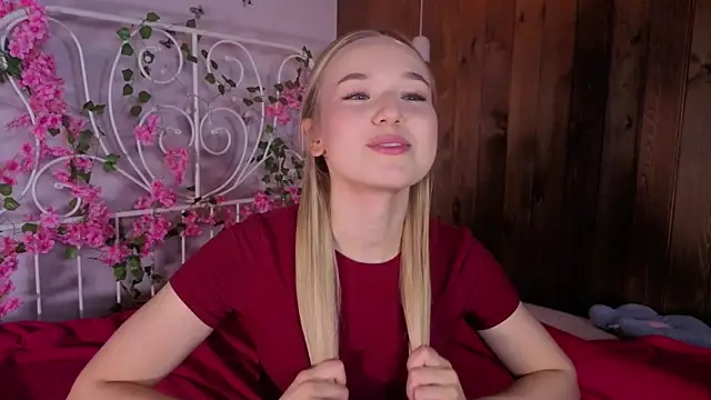 Snapshot of KristleKirst chatting on November 2025 12:16:02 PM KristleKirst online show from November 2025 12:16:02 PM