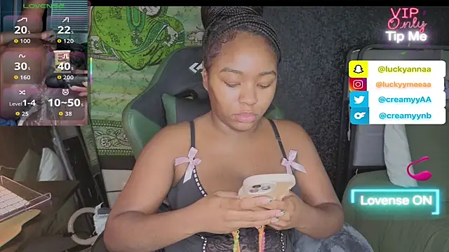 CreamyyAA online show from April 2026 08:18:01 PM