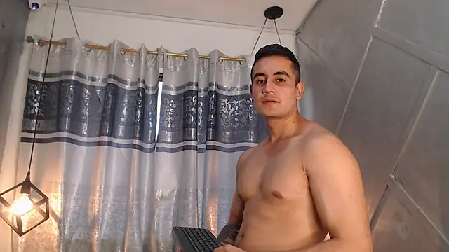 Snapshot of erick_garcia1 chatting on November 2025 06:41:02 PM erick garcia1 online show from November 2025 06:41:02 PM