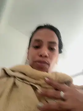 Snapshot of ArielleMillerr- chatting on February 2026 05:45:01 PM ArielleMillerr- online show from February 2026 05:45:01 PM