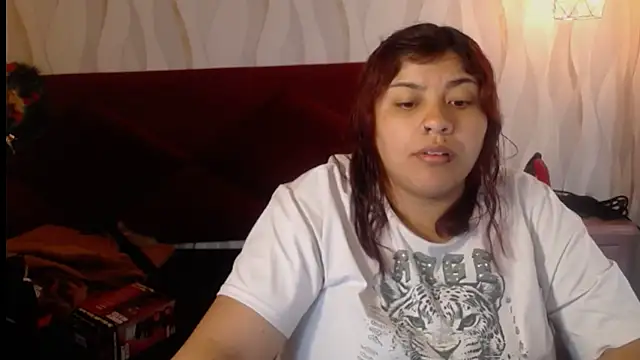 danna garza online show from December 2025 04:50:02 AM