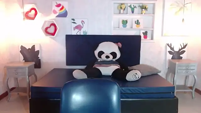 danna garza online show from February 2026 02:32:02 AM