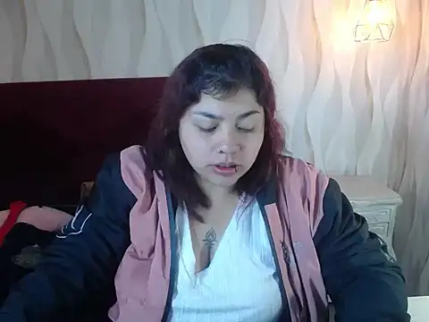 danna garza online show from December 2025 04:24:01 AM