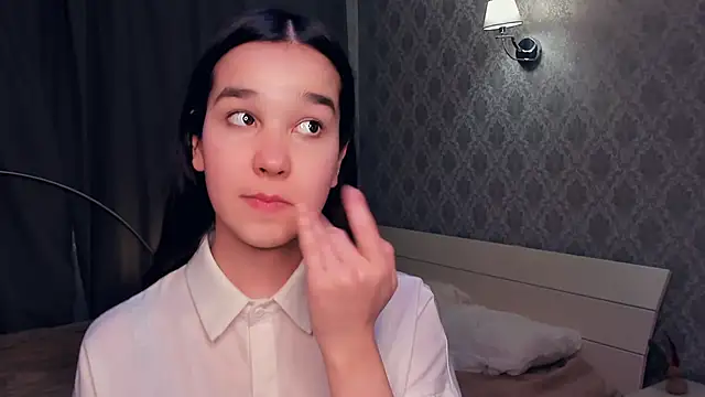 MeliaMelchiori online show from December 2025 09:18:02 PM