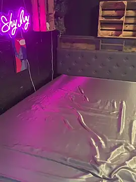 Shy-Ivy online show from December 2025 09:51:01 PM