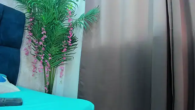 Snapshot of Holly_Sly chatting on November 2025 08:08:01 PM Holly Sly online show from November 2025 08:08:01 PM