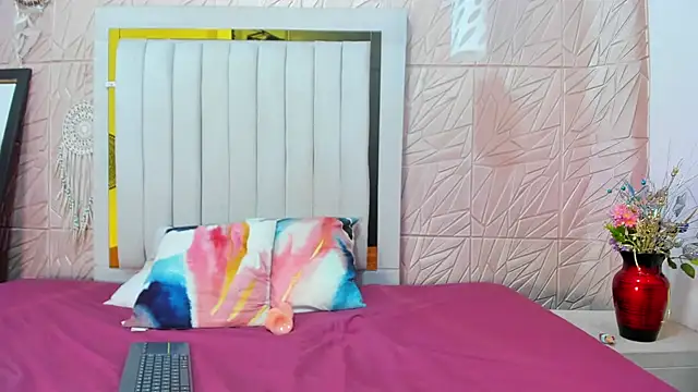 Holly Sly online show from November 2025 07:25:01 PM