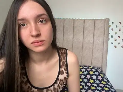 Glowsiren online show from November 2025 02:28:01 PM