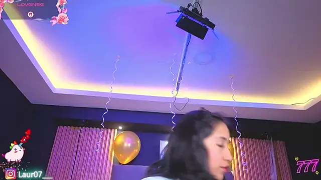 Lauroberts7 online show from March 2026 03:43:02 AM