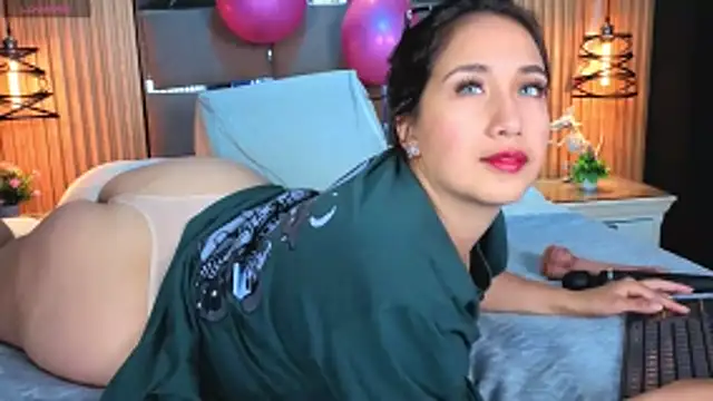 Lauroberts7 online show from March 2026 03:33:01 AM