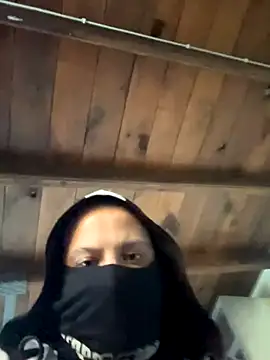 Snapshot of Locotre22 chatting on November 2025 07:53:01 AM Locotre22 online show from November 2025 07:53:01 AM