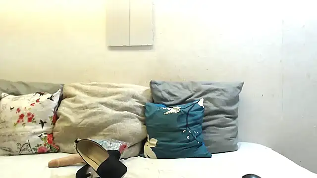 BrunetteNaomi8 online show from June 2026 10:18:02 PM