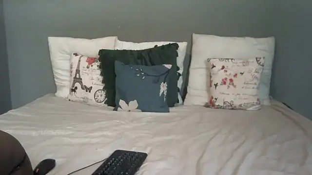 BrunetteNaomi8 online show from January 2026 09:04:02 AM