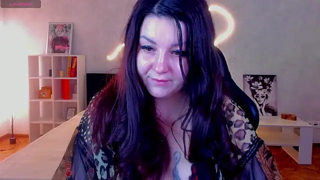 still  her online show from November 2025 01:39:02 AM