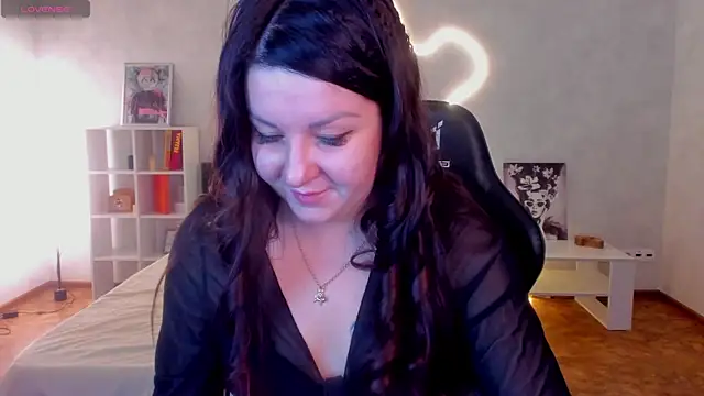 still  her online show from November 2025 01:17:01 AM