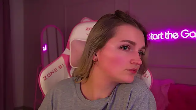 AnnyRaii online show from November 2025 07:47:01 PM