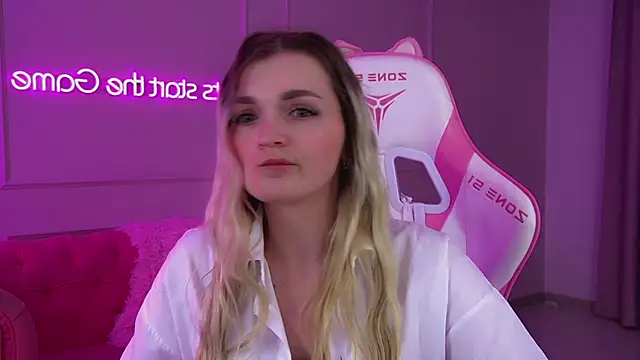 AnnyRaii online show from February 2026 06:21:01 PM