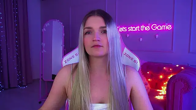 AnnyRaii online show from December 2025 06:28:02 PM