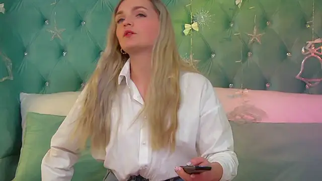 AnnyRaii online show from December 2025 06:26:02 AM