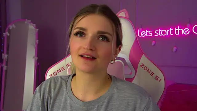 AnnyRaii online show from December 2025 06:33:01 PM