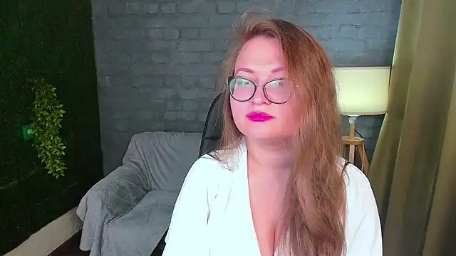 Snapshot of Mary_Klay chatting on November 2025 04:21:01 PM Mary Klay online show from November 2025 04:21:01 PM