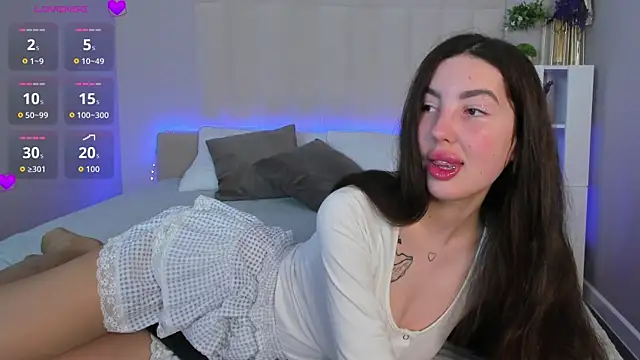 LiraRevery online show from April 2026 11:09:02 PM