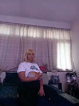 LaReineCleo online show from May 2026 10:32:02 AM