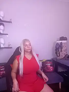 Snapshot of LaReineCleo chatting on July 2026 11:07:02 AM LaReineCleo online show from July 2026 11:07:02 AM