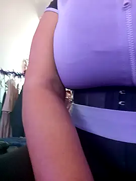 Snapshot of LaReineCleo chatting on November 2025 08:14:01 AM LaReineCleo online show from November 2025 08:14:01 AM