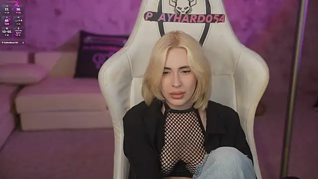 Kara cat online show from April 2026 10:38:01 PM