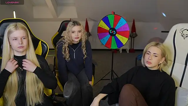 Kara cat online show from December 2025 03:32:02 PM