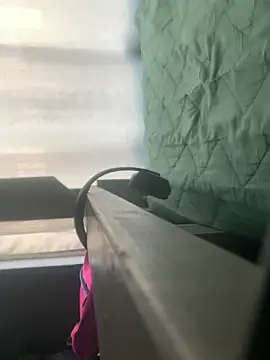 lightskiin thug online show from November 2025 03:04:01 PM