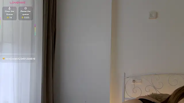 NicoletteBean online show from April 2026 06:37:02 AM