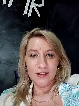 KaylinJan online show from April 2026 06:09:01 AM