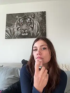 corinnaxx online show from November 2025 12:39:01 PM