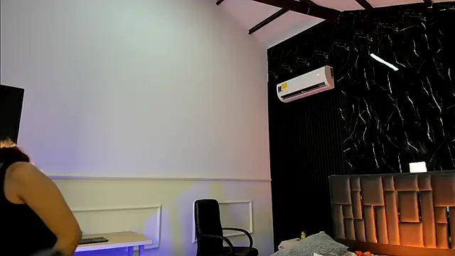 Littleannyy online show from January 2026 12:12:01 PM