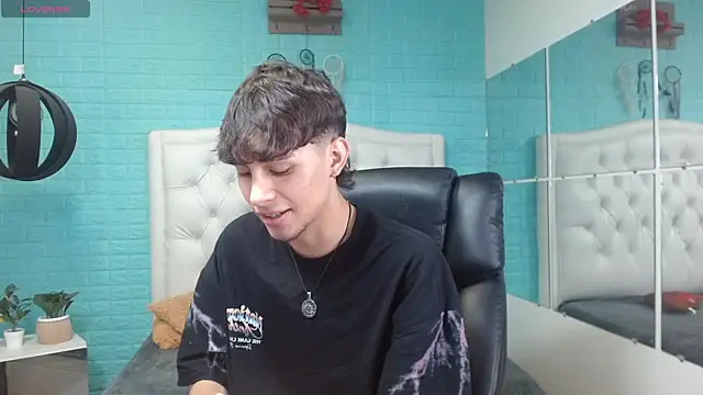Snapshot of DraxBlade09 chatting on May 2026 08:30:02 PM DraxBlade09 online show from May 2026 08:30:02 PM