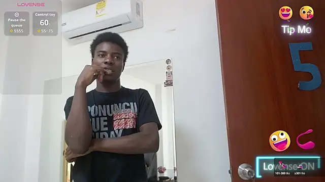 NoahJhonson69 online show from April 2026 11:33:01 AM