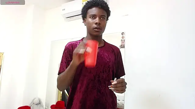 NoahJhonson69 online show from May 2026 11:25:02 AM