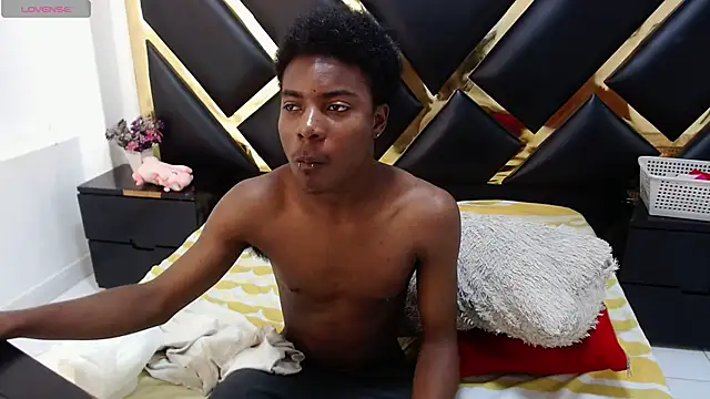 NoahJhonson69 online show from May 2026 11:55:02 AM